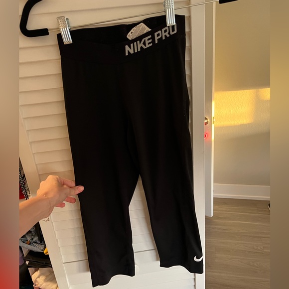 Nike Pro Size XS Spandex/Compression Capris - Picture 1 of 5